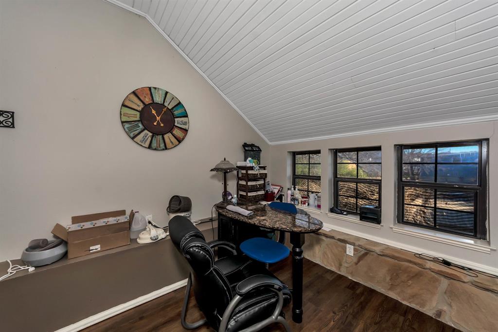 6712 Azle Avenue Property Photo 26
