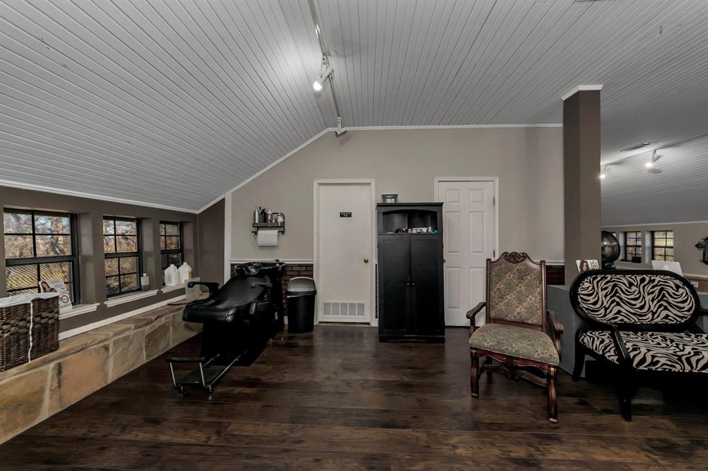 6712 Azle Avenue Property Photo 27