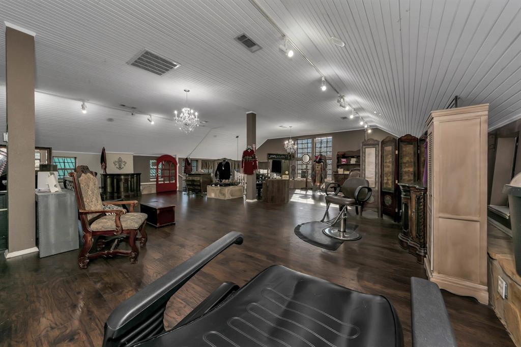 6712 Azle Avenue Property Photo 28