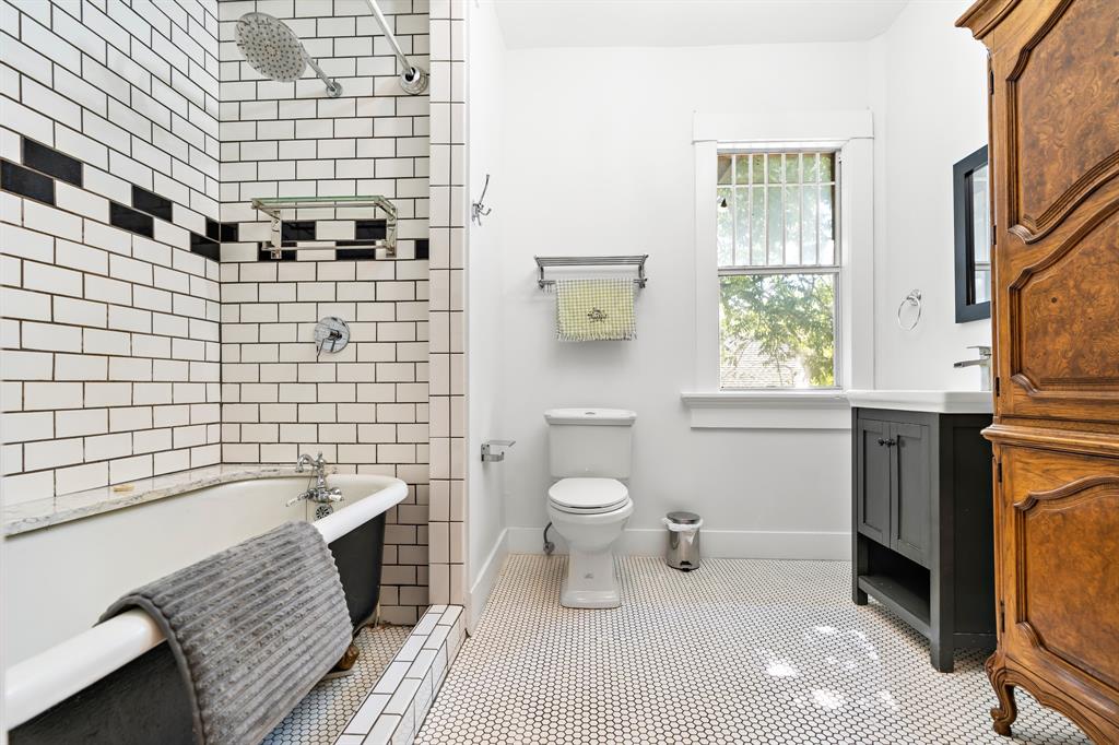 107 Corsicana Street Property Photo 35