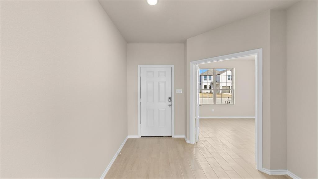 949 Ravenwood Lane Property Photo 3