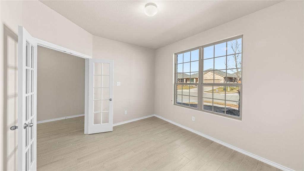 949 Ravenwood Lane Property Photo 4
