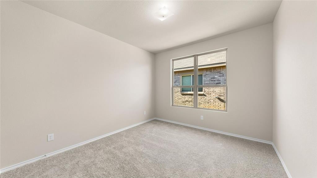 949 Ravenwood Lane Property Photo 7
