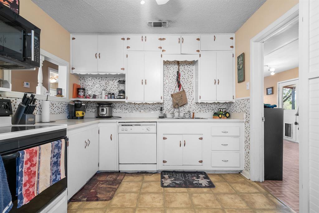 12125 Fm 920 Property Photo 7