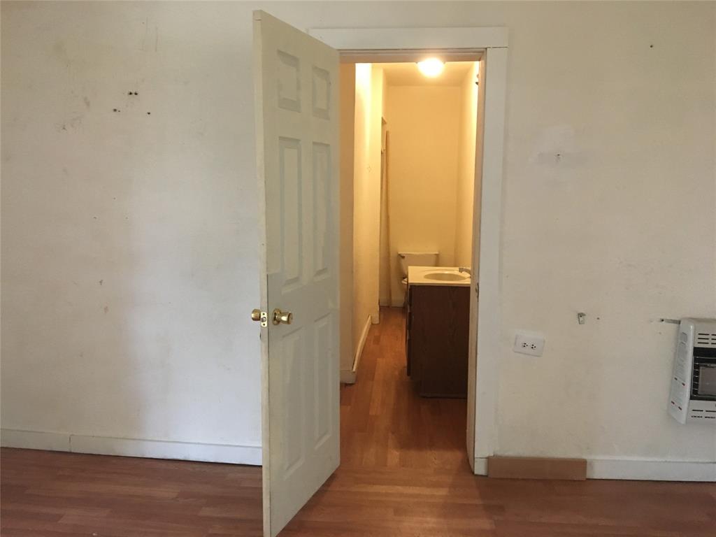 2711 W Walker Street Property Photo 4