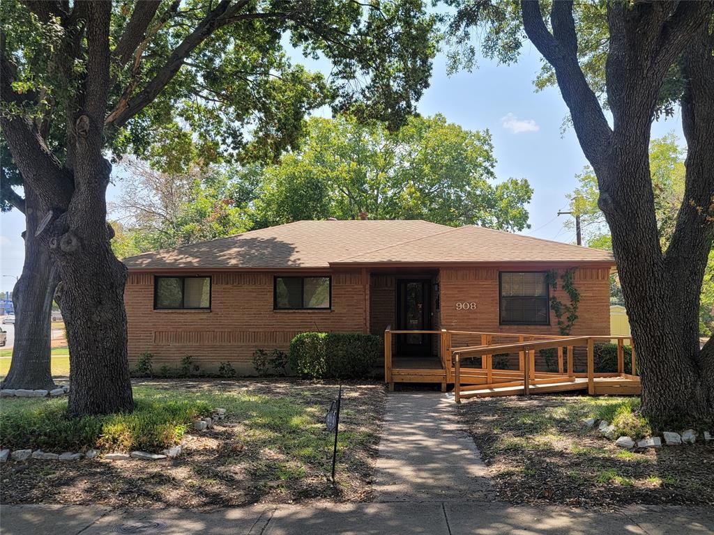 908 Ridgegate Drive Property Photo 2