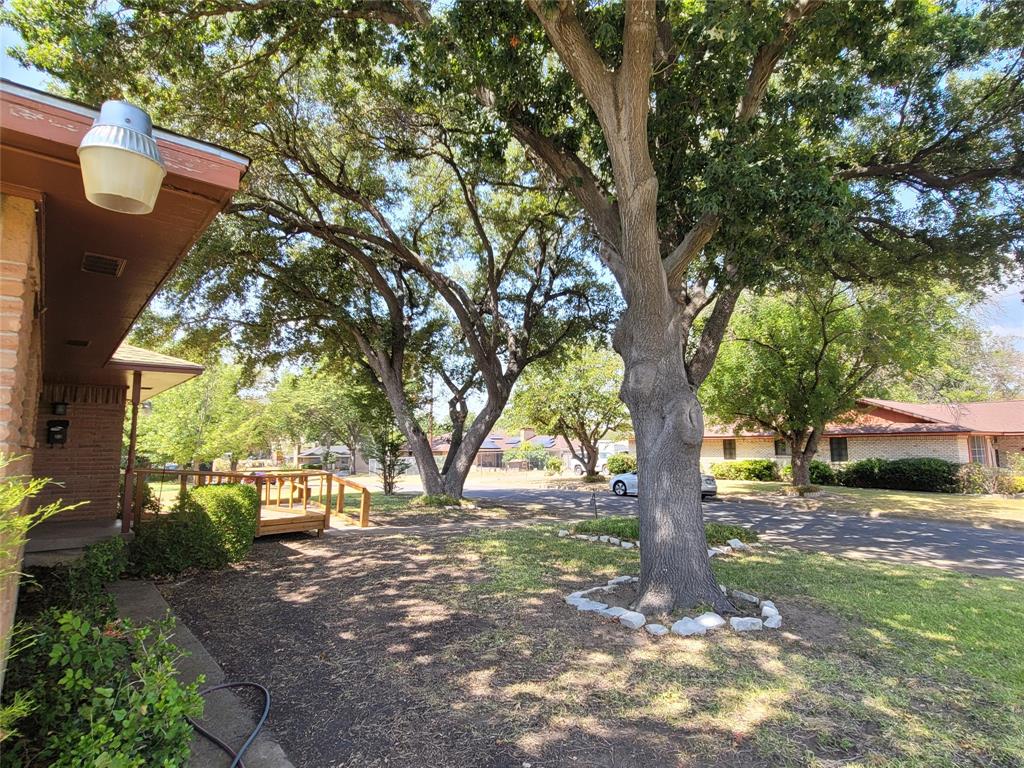 908 Ridgegate Drive Property Photo 3
