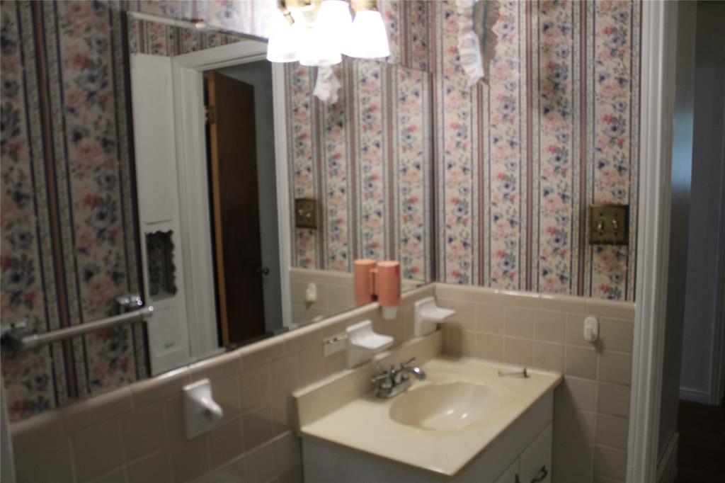 908 Ridgegate Drive Property Photo 10