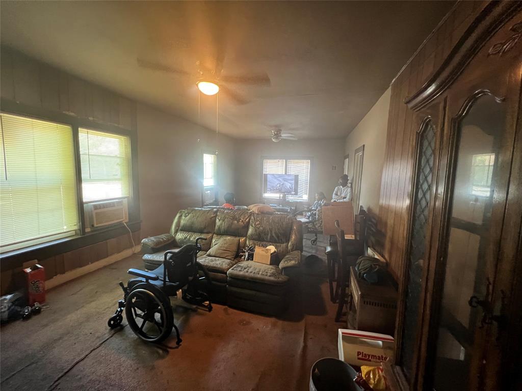 2919 Pine Street Property Photo 2