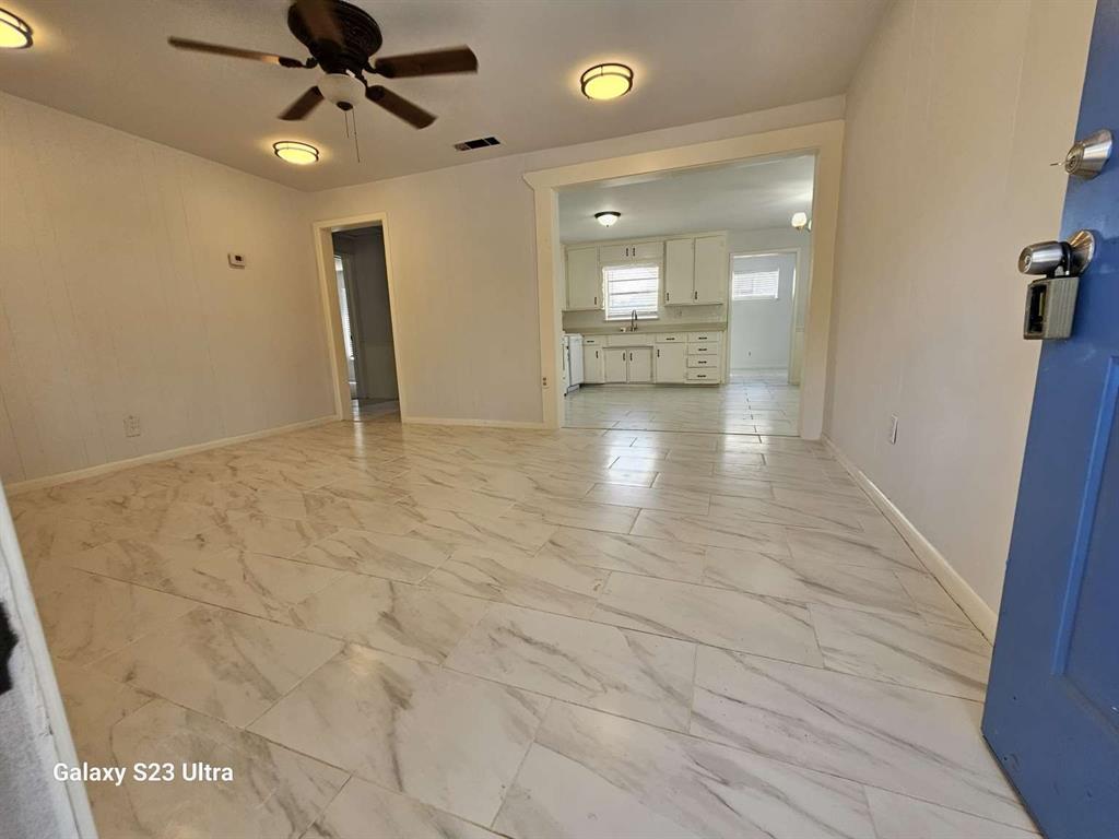 307 W Hickory Lane Property Photo 2