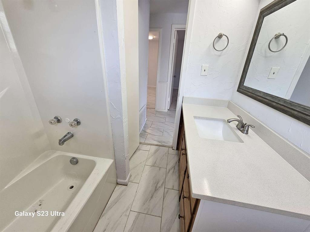 307 W Hickory Lane Property Photo 5