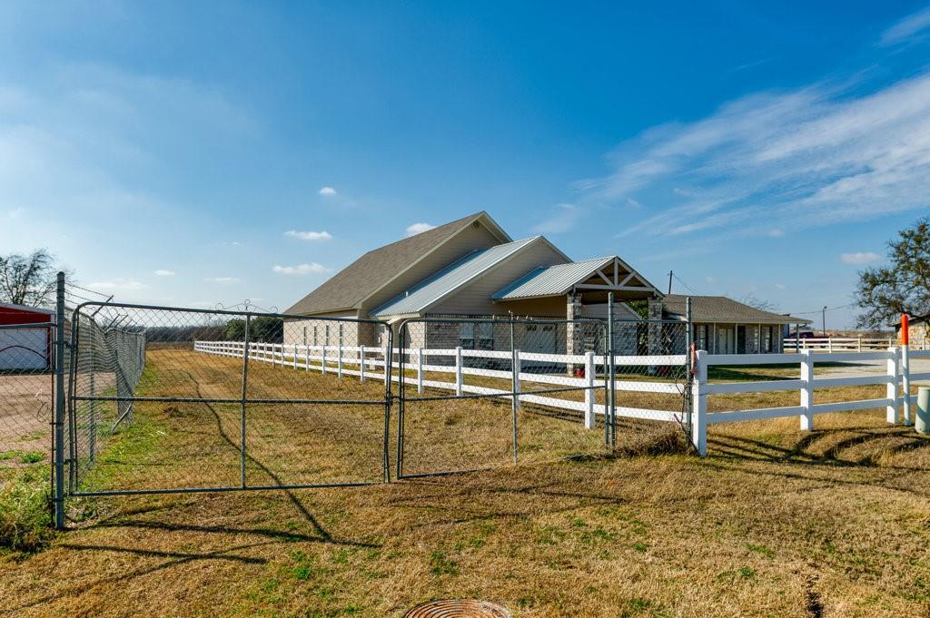 8829 N Highway 171 Property Photo 2