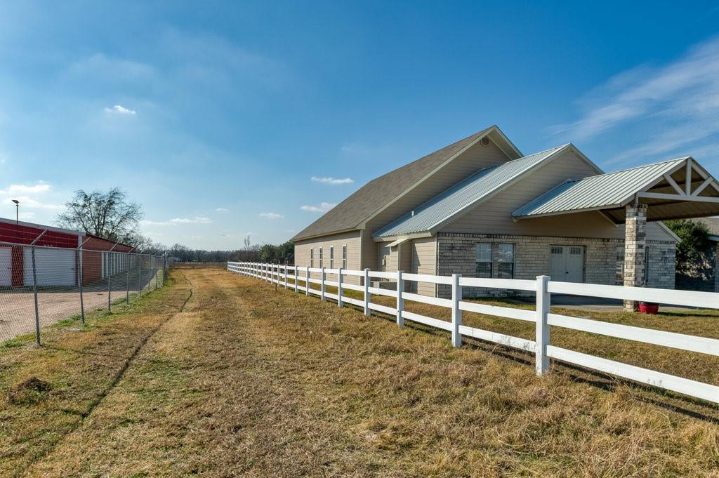 8829 N Highway 171 Property Photo 3