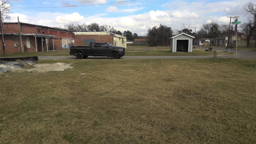 7817 Hull Avenue Property Photo 5