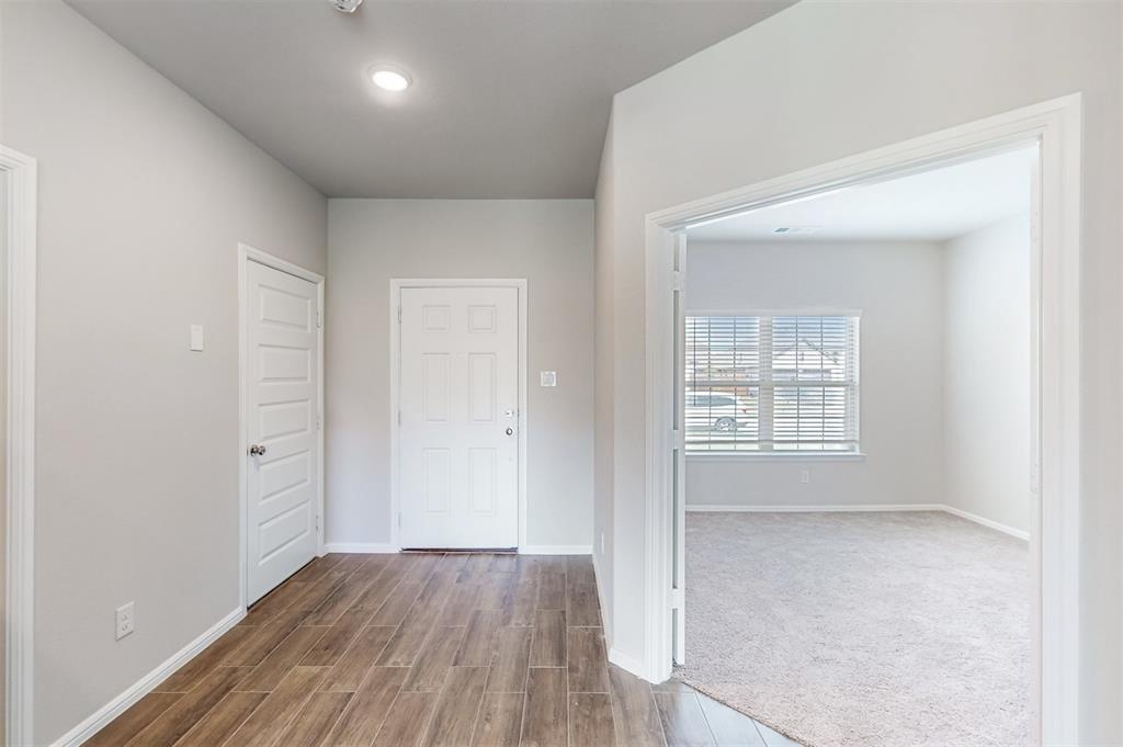 1316 Fox Glen Trail Property Photo 7