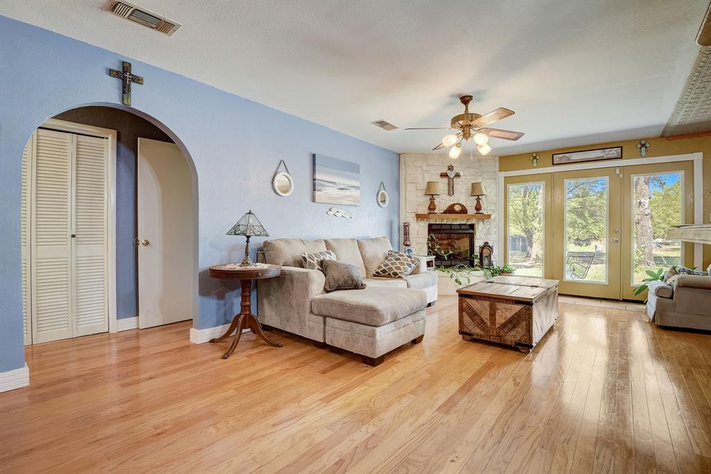 3224 Fm 2048 Property Photo 5