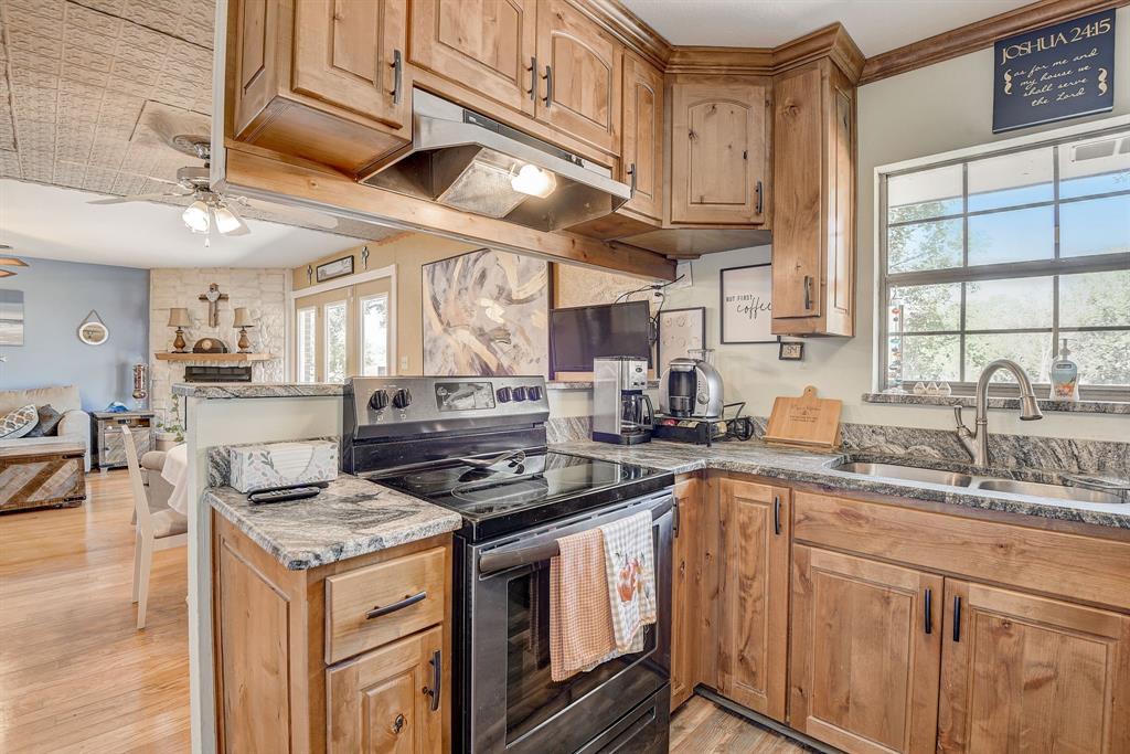 3224 Fm 2048 Property Photo 10