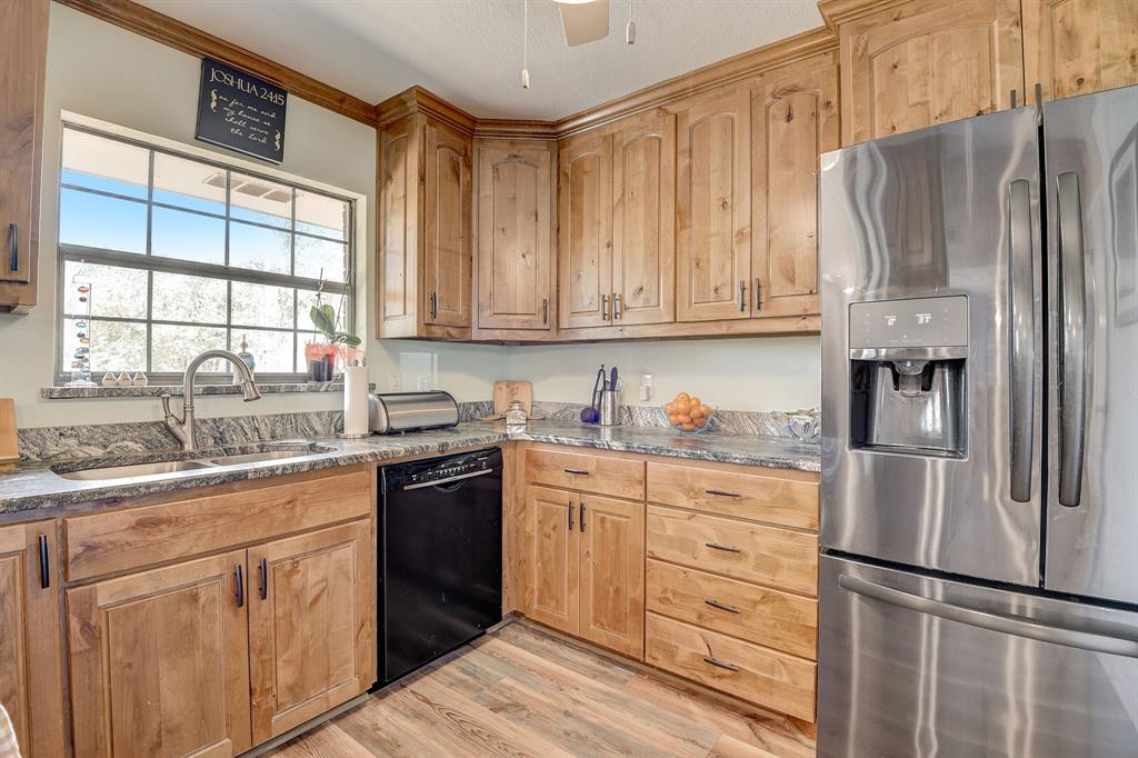 3224 Fm 2048 Property Photo 11