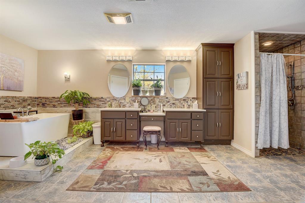 3224 Fm 2048 Property Photo 26