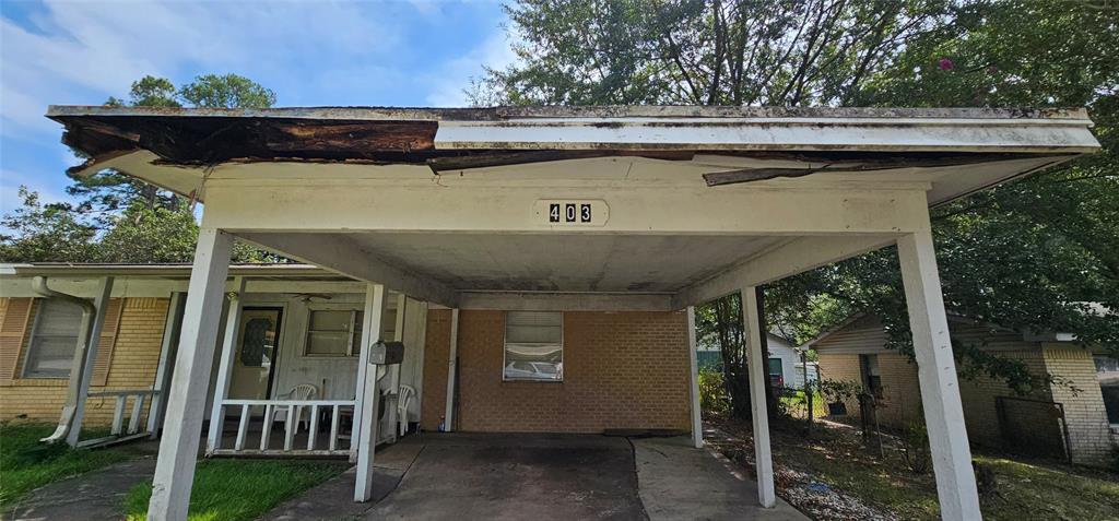 403 N Park Drive Property Photo 2