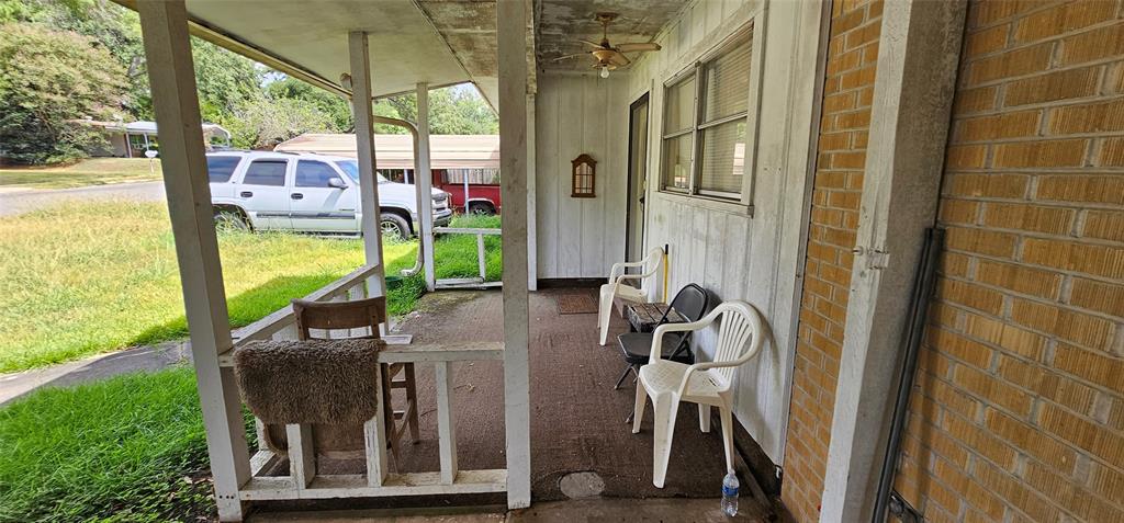 403 N Park Drive Property Photo 3