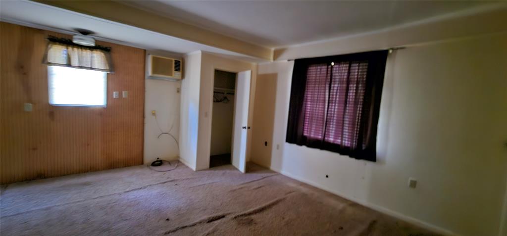 403 N Park Drive Property Photo 5