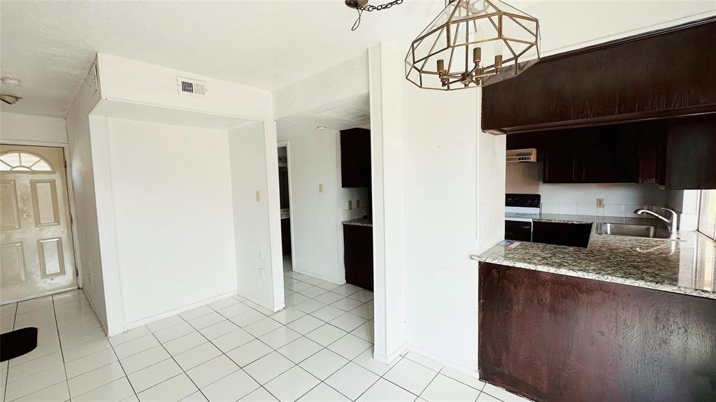10520 Las Brisas Drive Property Photo 3
