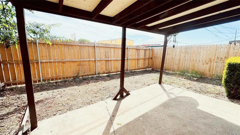 10520 Las Brisas Drive Property Photo 15