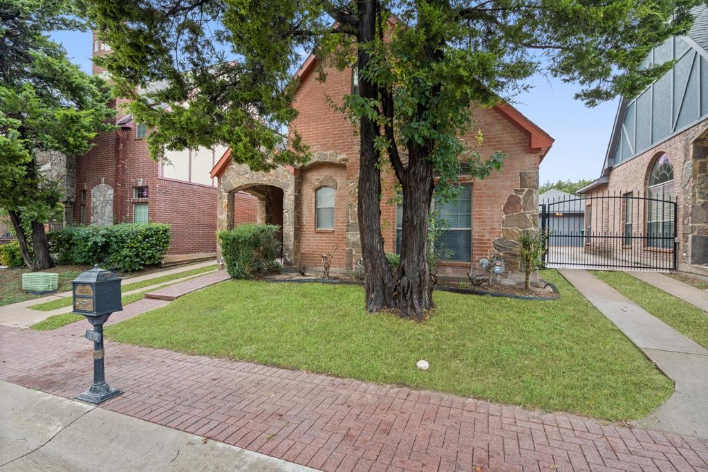 530 Rebecca Drive Property Photo 3