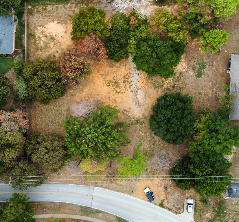 1000 Breeze Way Property Photo 2