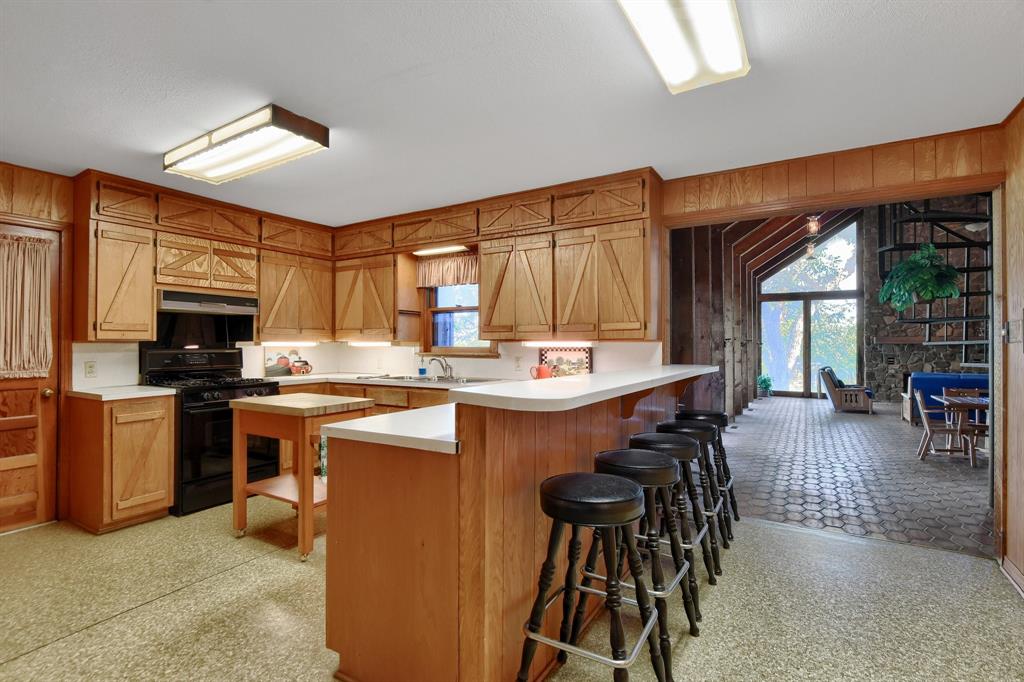 2021 W Walker Street Property Photo 6