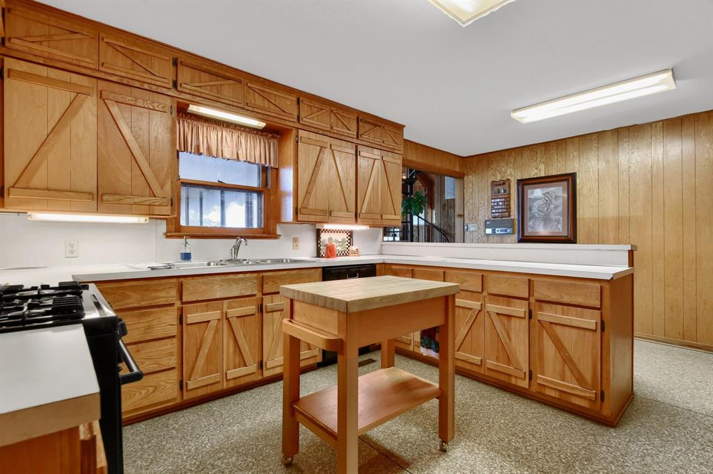 2021 W Walker Street Property Photo 7