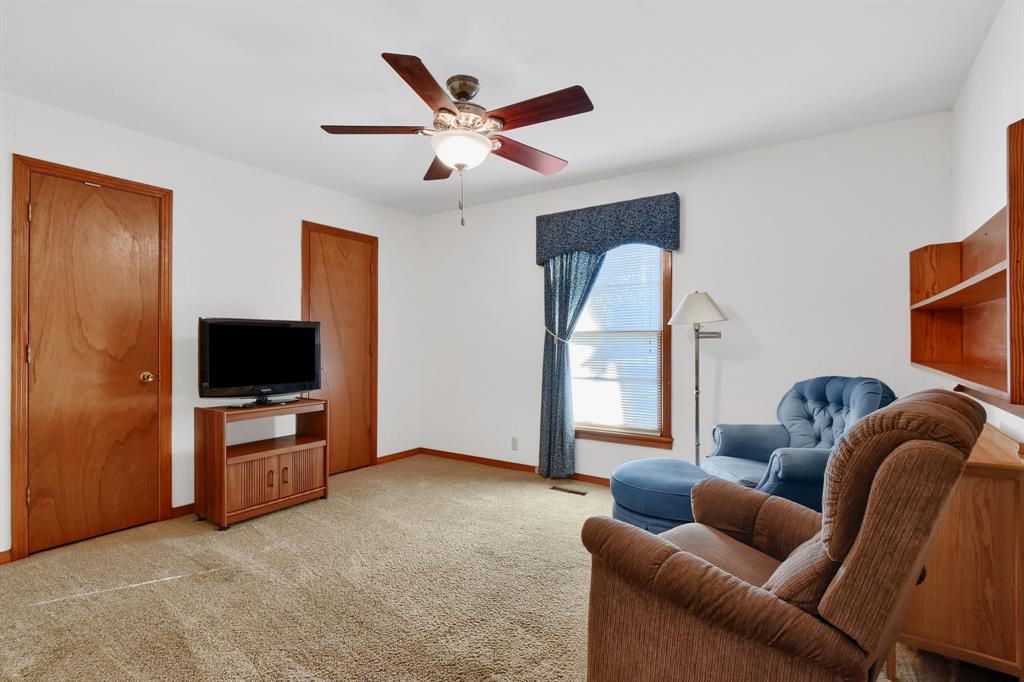 2021 W Walker Street Property Photo 13