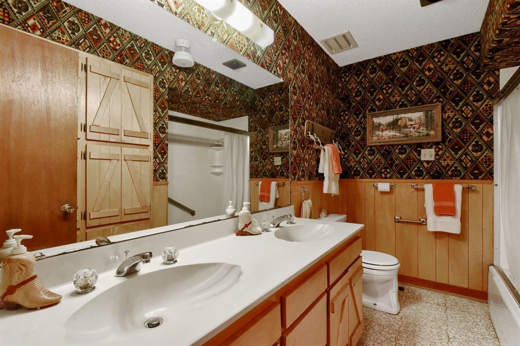 2021 W Walker Street Property Photo 14