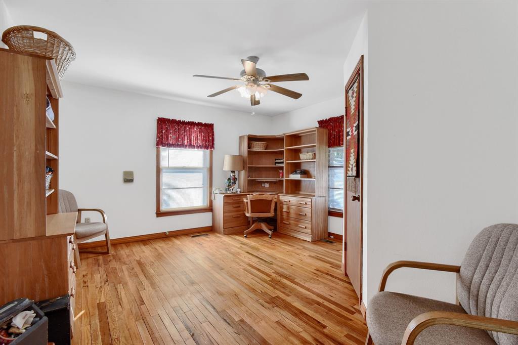 2021 W Walker Street Property Photo 15