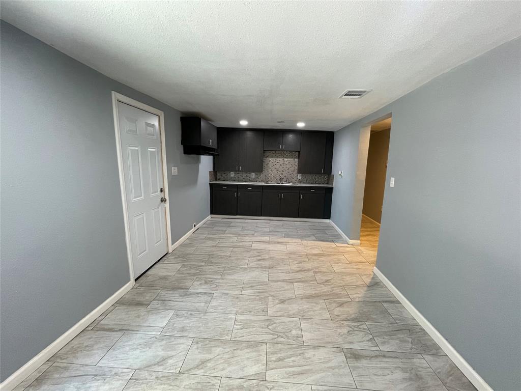 219 W Eckman Street Property Photo 3