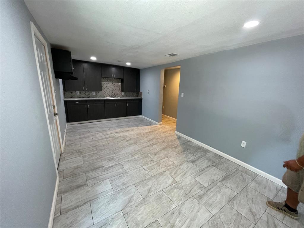 219 W Eckman Street Property Photo 4
