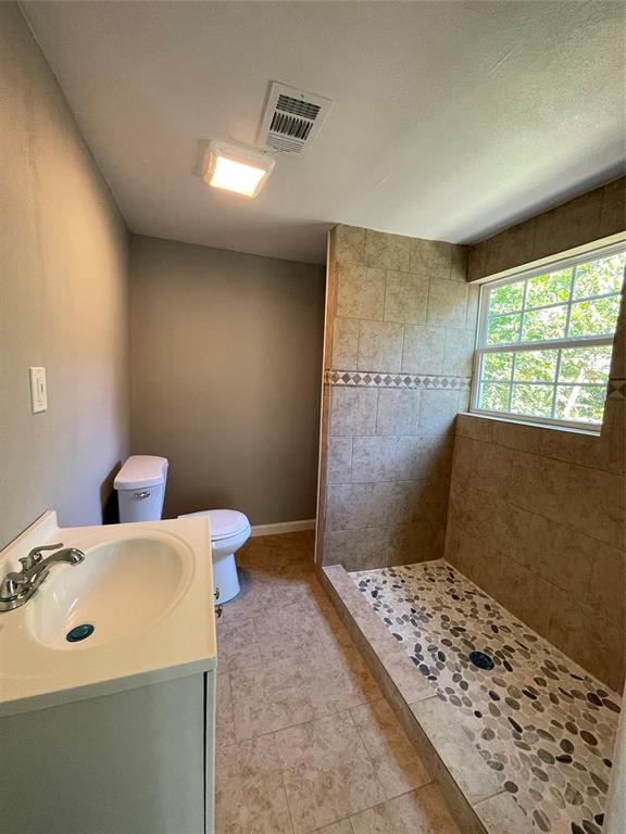 219 W Eckman Street Property Photo 8
