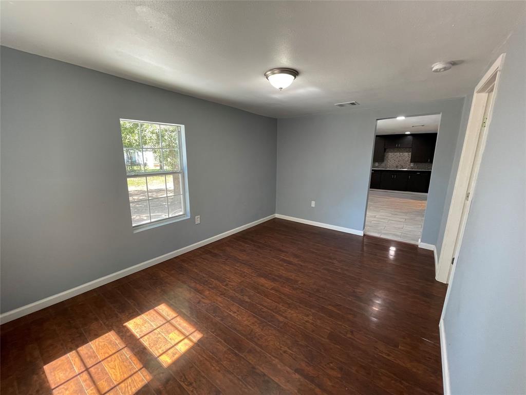 219 W Eckman Street Property Photo 10