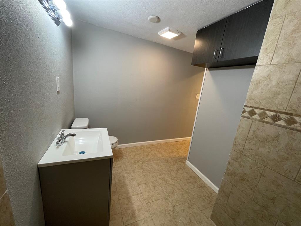 219 W Eckman Street Property Photo 11
