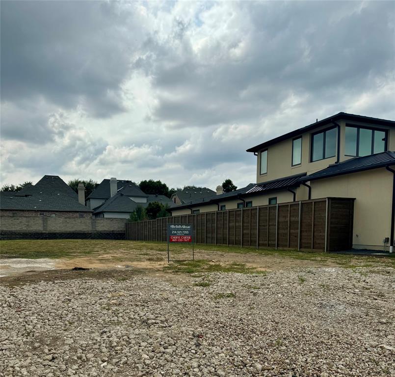 9111 Bluff Hollow Court Property Photo 4