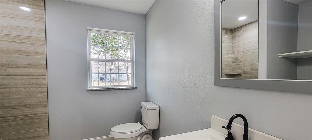 806 E Young Street Property Photo 10