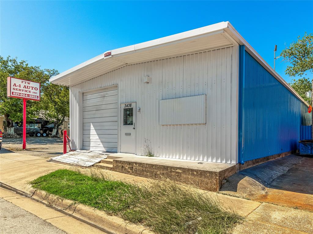 3438 S Jones Street Property Photo 2