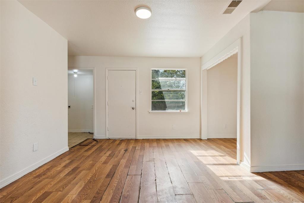 426 Glencairn Drive Property Photo 8