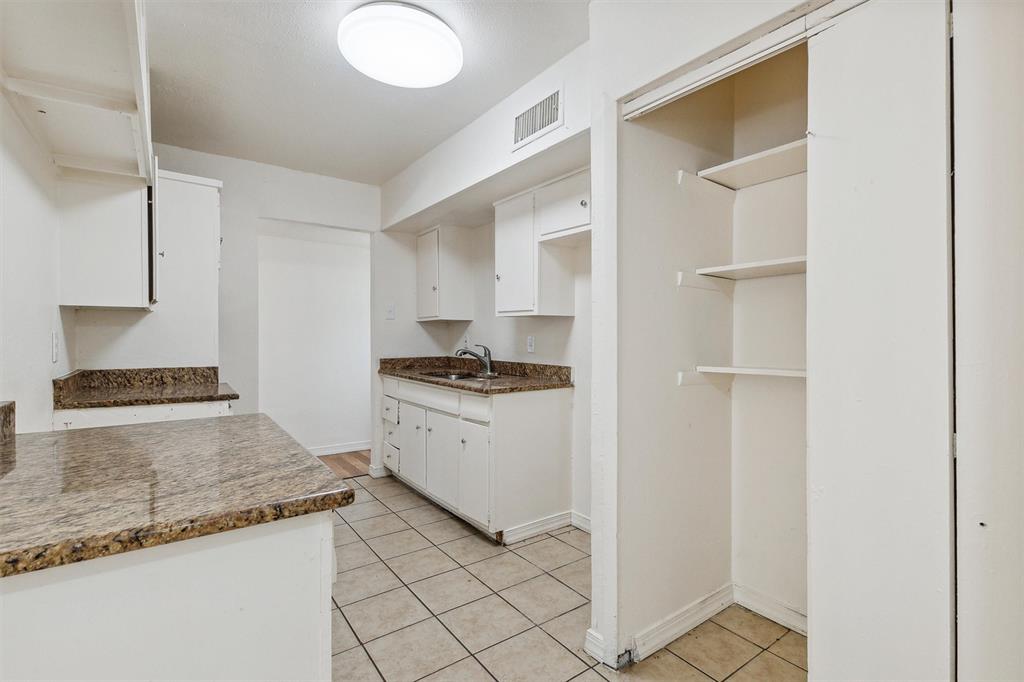 426 Glencairn Drive Property Photo 10