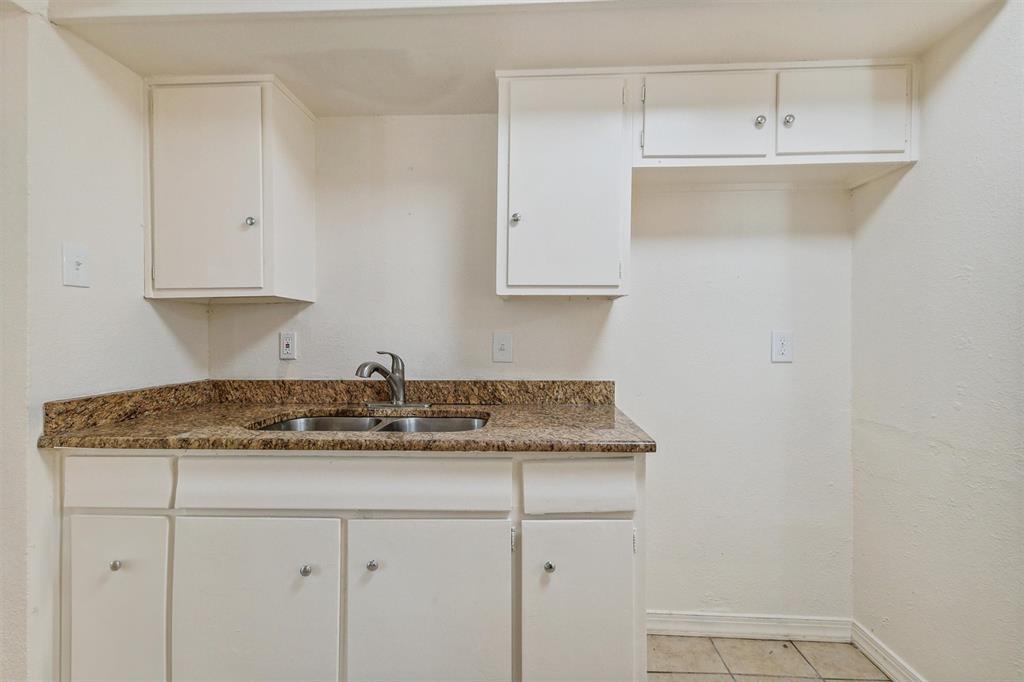 426 Glencairn Drive Property Photo 13