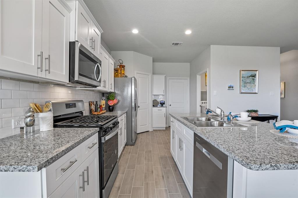 8913 Boulder Oak Boulevard Property Photo 3