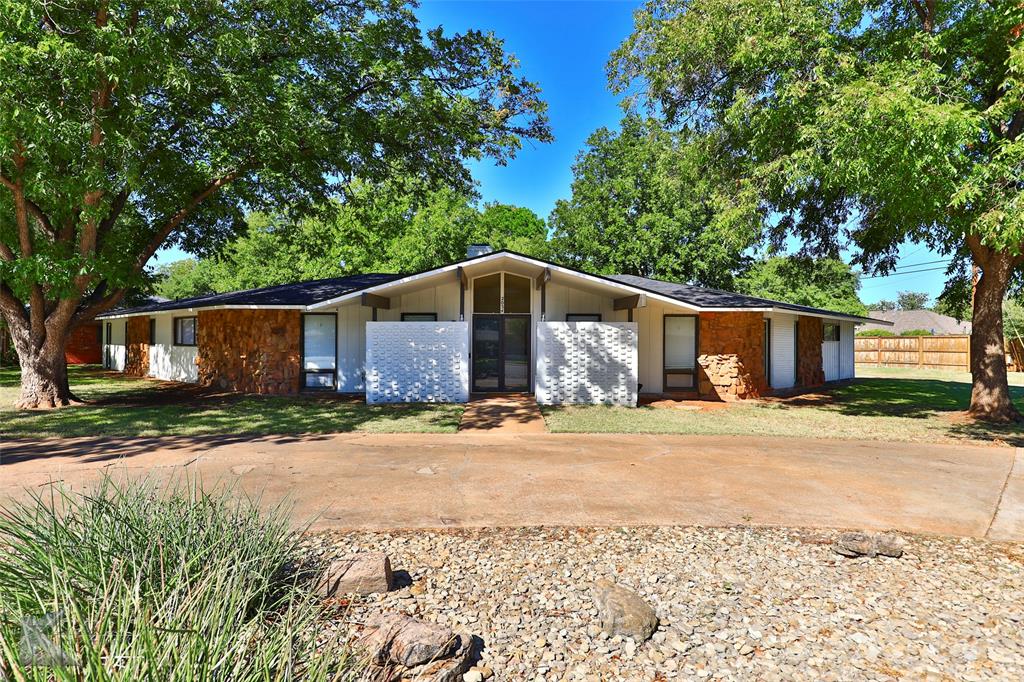 2034 Robin Road Property Photo 1