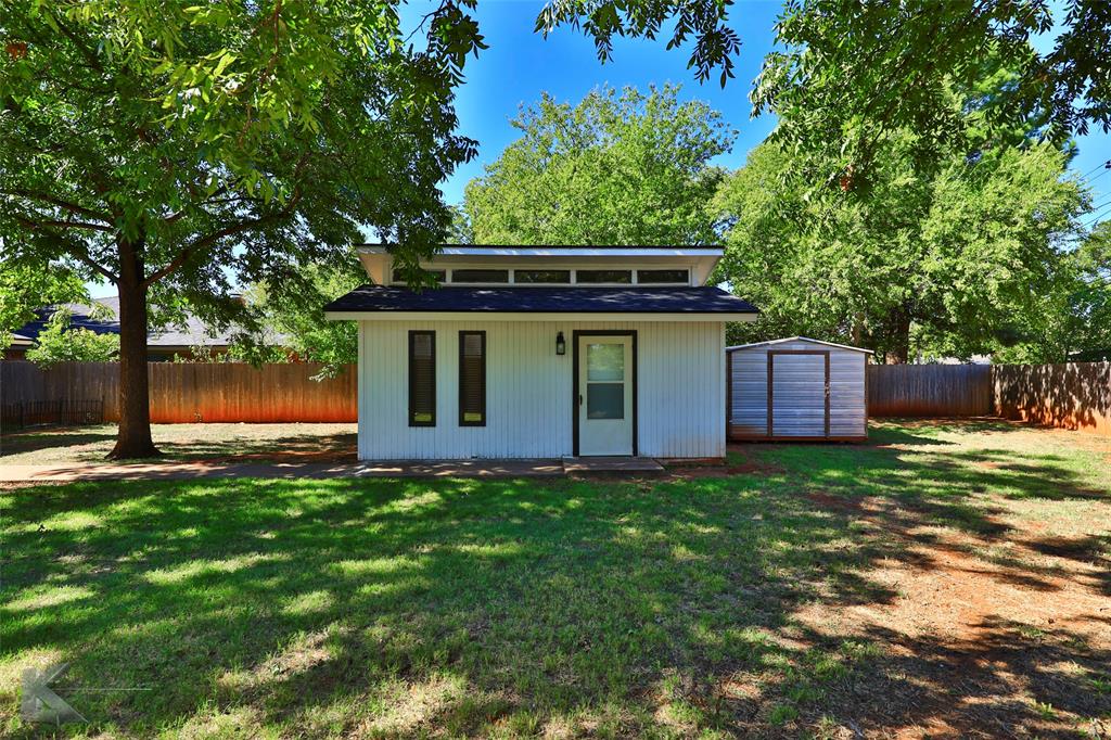 2034 Robin Road Property Photo 33