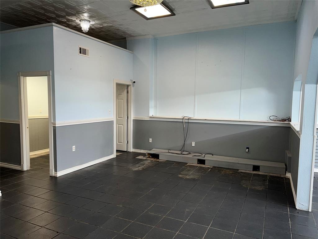 113 N Houston Street Property Photo 9